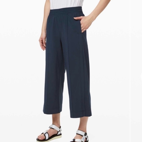 Lululemon Wanderer Culotte True Navy Size 0 - Picture 5 of 12